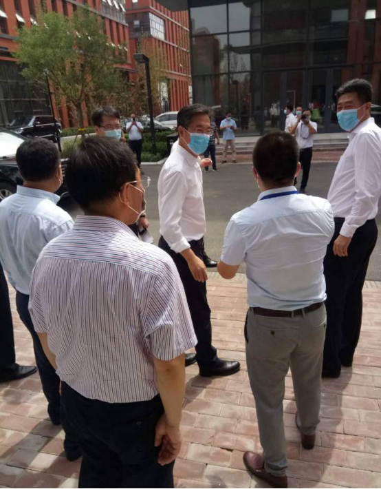 高碑店市委書記侯曉平，市長邱強(qiáng)一行，蒞臨光潤通科研生產(chǎn)基地(圖1)